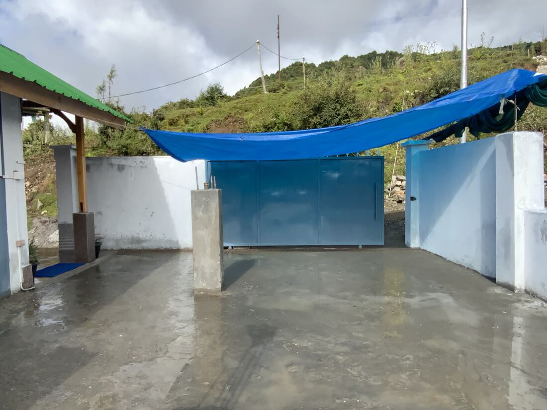 Room to park inside the gate